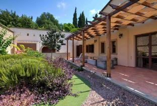 Ground Floor 2BDR Apartment with Private Patio Apartment in Kouklia