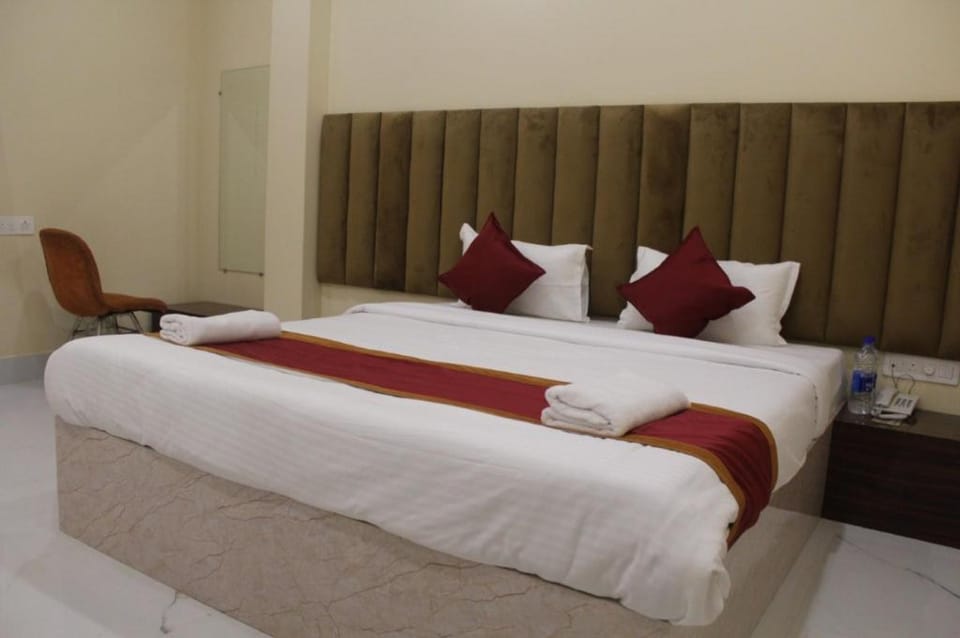 Swimming Pool Hotel Goroomgo MJR Puri with Free Pickup and Drop From Sea Beach Hotel in Puri