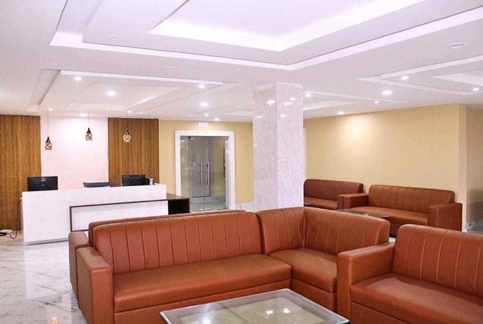 Swimming Pool Hotel Goroomgo MJR Puri with Free Pickup and Drop From Sea Beach Hotel in Puri