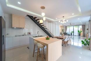La bella villa Brand New Fully Luxury V149 Vacation rental in Thep Krasatti