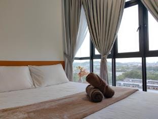 Near Airport|FreeParking|KAvenue|Family Room 5 Pax Apartment in Kota Kinabalu