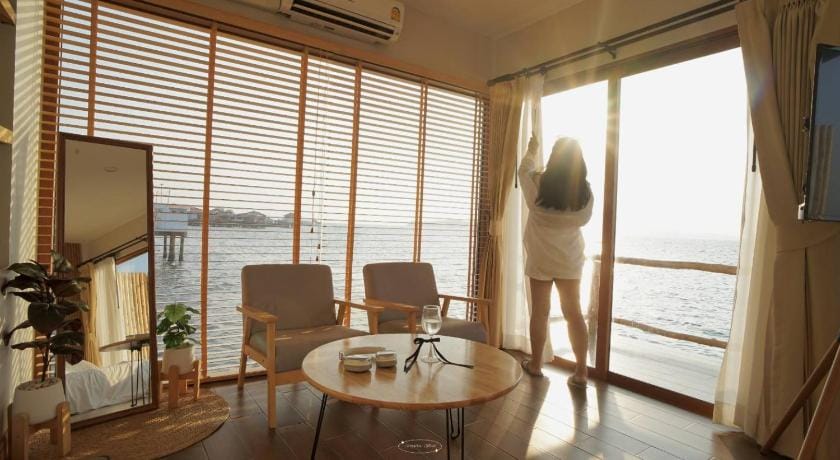 เดอโอเชี่ยนแลนด์ เกาะล้าน Resort in Chon Buri Changwat
