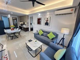 Unblocked CharmingSeaView3BR unitatR&FSeineRegion Apartment in Johor Bahru