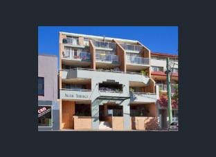 Luxurious Manly Retreat with Beachside Bliss Apartment in Manly