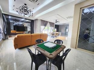 Ipoh Botani Nardine luxury semi d/5br5bath19pax Vacation rental in Ipoh