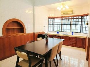 5 min to ipoh town/bungalow 5br 22pax  pasir puteh Vacation rental in Ipoh