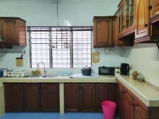 5 min to ipoh town/bungalow 5br 22pax  pasir puteh Vacation rental in Ipoh