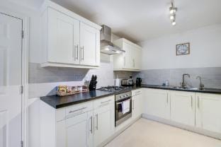 Modern Comfort 4 Bedroom 3 Bath Hse in Maidenhead Vacation rental in Maidenhead