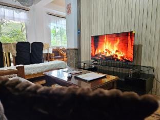 Family/Barkada Unit MGF-15 pax-backyard bonfire Vacation rental in Baguio