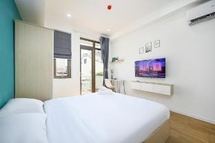 Stylish & Bright Studio with Balcony R4.2 Apartment in Ho Chi Minh City