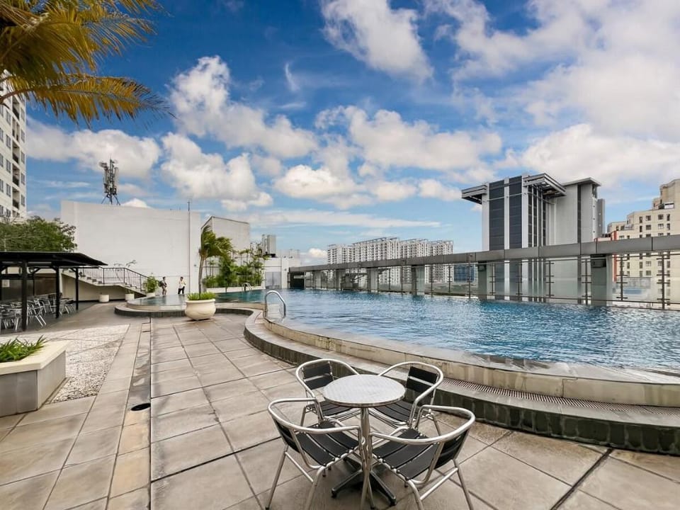 Strategic MTH Square w/ WiFi,Pool & Gym by 2ndHome Apartment in Jakarta