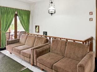 Large Bogor Villa w/ Pool, BBQ Grill& Fishing Spot Vacation rental in West Java
