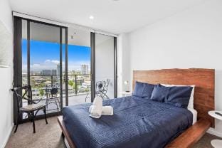 Waterfront Escape at Essentia Apartment in Surfers Paradise
