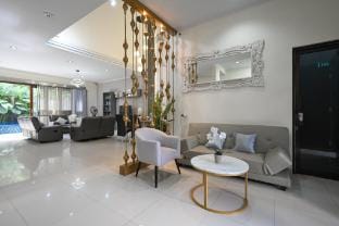 Puri Ratu Jimbaran + Private pool Villa in Kuta Selatan