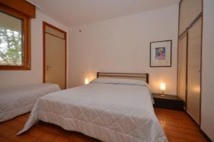 Great and spacious apartment for 8 guests in a residence with pool Apartment in Bibione