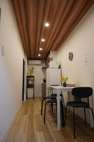 train to USJ, max 8, 2 toilets Vacation rental in Osaka