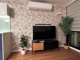Chic Apartment by Southern Cross, FREE Parking Vacation rental in Melbourne