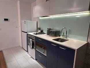 Chic Apartment by Southern Cross, FREE Parking Vacation rental in Melbourne