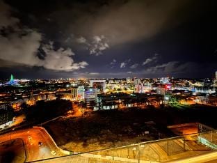 Luxury 4Pax Balcony Kuching Waterfront View Apartment in Kuching