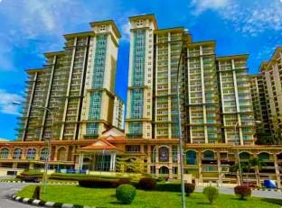 Luxury 4Pax Balcony Kuching Waterfront View Apartment in Kuching