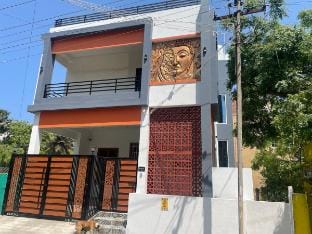 Pondicherry Homestay | Deluxe King Room | Beach Vacation rental in Puducherry
