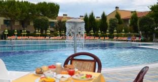 Apartment for 5 people with private garden in an elegant complex Apartment in Bibione