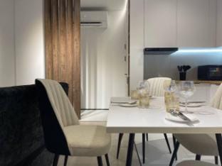 Золотая студия на небоскрёбе Акай сити Apartment in Europe