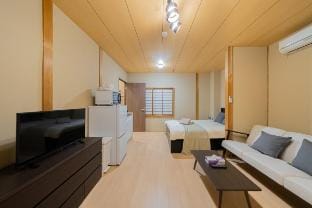 1 min-Sta 1 stop-Namba丨Osaka Daikokucho 2ppl Vacation rental in Osaka