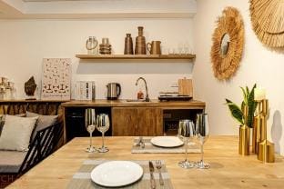 LittleCorner1*Shelter*HomeCinema*Free Laurdry Vacation rental in Hanoi