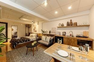 LittleCorner1*Shelter*HomeCinema*Free Laurdry Vacation rental in Hanoi