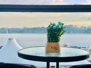 Luxury Seaview Room with Balcony By XinAn Apartment in Johor Bahru