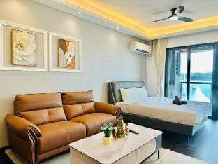 Luxury Seaview Room with Balcony By XinAn Apartment in Johor Bahru