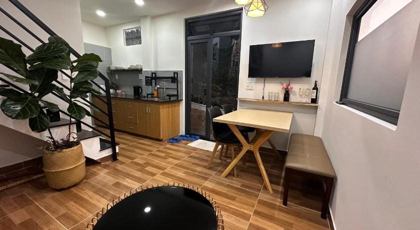 Gia Hạ House R0.3-Ban Công balcony  Apartment in Dalat