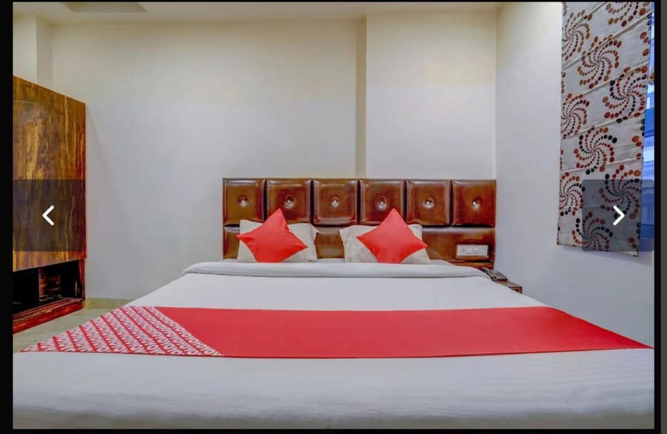 Goroomgo Traveller in Lucknow Hotel in Lucknow