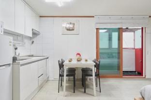 Seoul Hongdae Ajiteu Guesthouse Big House A Vacation rental in Seoul