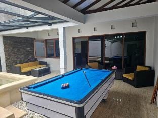 Villa Bandung Lembang Jacuzi warm water & billiard Villa in Parongpong