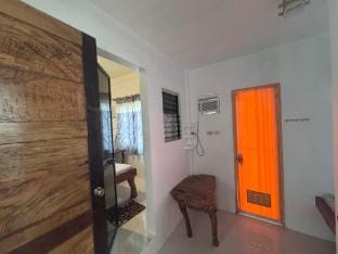 Nikki’s White House  Vacation rental in General Luna