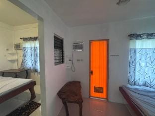 Nikki’s White House  Vacation rental in General Luna
