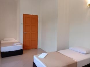 Pearl Villa 5 Bedroom with Pool Unit 13 Villa in Port Dickson