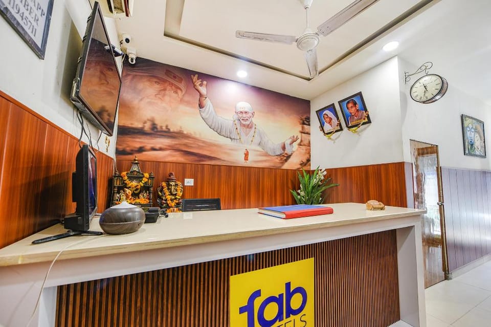 Via Shri Sai DX Hotel in Delhi