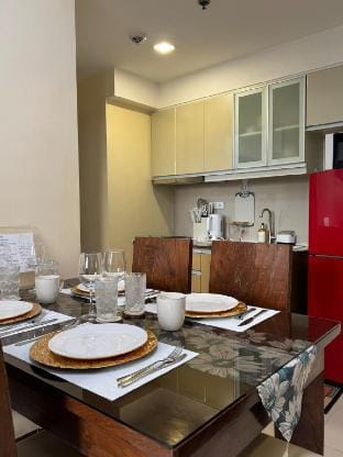 1BR Condo Near Venice Canal & BGC w/ Great View Vacation rental in Makati