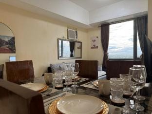 1BR Condo Near Venice Canal & BGC w/ Great View Vacation rental in Makati