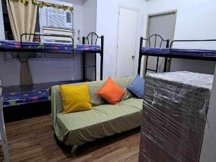 Wanted 2 M/F BedSpacer for 1 month more Staycation Apartment in Manila City