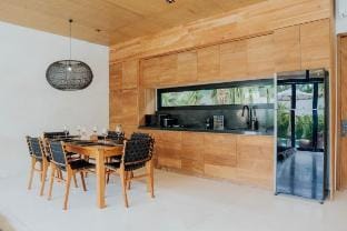 99 Villa Suite B: 3BR Oasis Pool & Spacious Lounge Villa in North Kuta