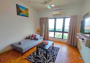 Cozy Urban Retreat in Emira, Mall Next Door #EM1 Apartment in Selangor, Malaysia