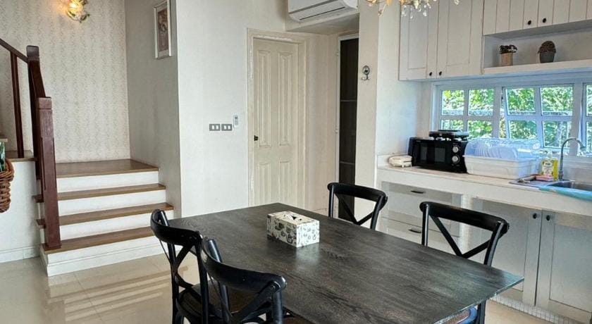 PY house khaoyai Hotel in Laos