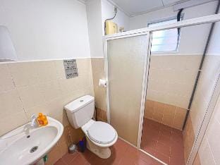 Puchong, 1-12pax, Projector, Free WiFi, 3BR Vacation rental in Subang Jaya