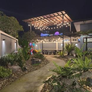 Flower Villa Taman Mount Austin For 16 pax Vacation rental in Johor Bahru
