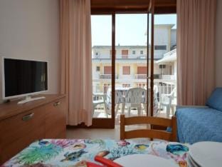 Sunny and modern apartment for 6 people by Beahost Rentals Apartment in Bibione