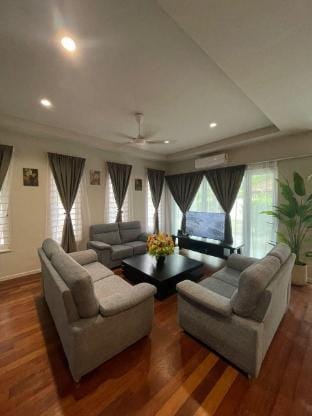 30 PAX | Leisure Homestay with Swimming Pool Vacation rental in Pahang, Malaysia